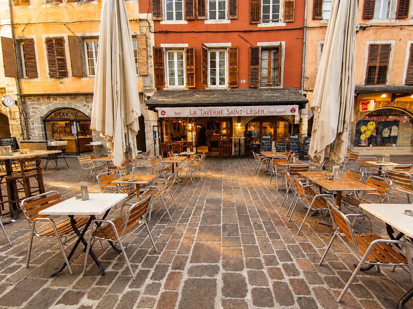La terrasse de la taverne